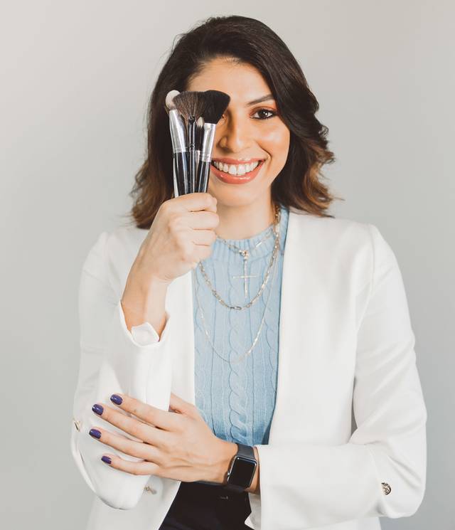 Marcas, Empresas e Negócios de Retrato corporativo | Gabi Tosto | Maquiadora e Designer de sobrancelhas