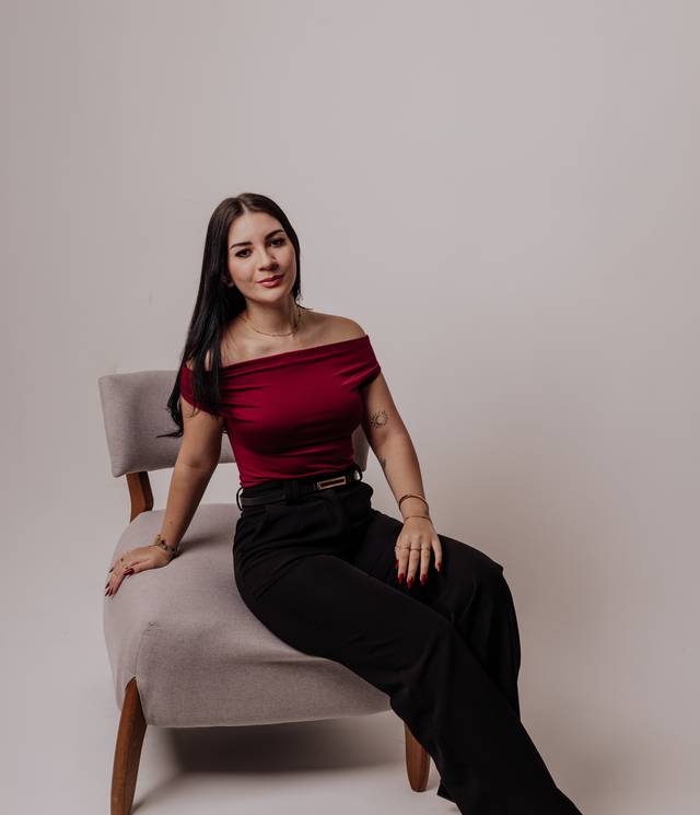 Corporativo de Karoline