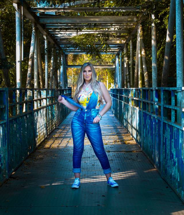 Feminino de Aline Brolezi