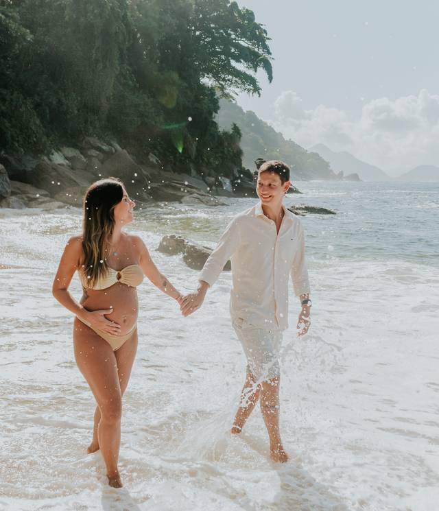 Família & Gestante de Ensaio de gestante: A espera da Lua na Praia Vermelha