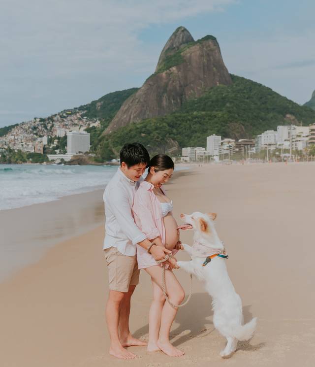 Família & Gestante de Ensaio de gestante: A espera do Gabriel na Praia do Leblon 