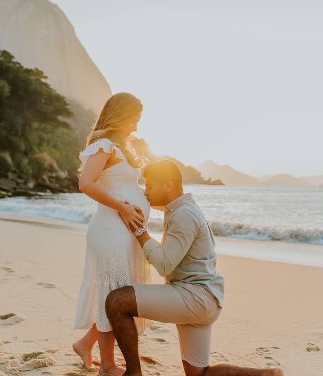 Família & Gestante de Ensaio de gestante: A espera do Benício -Praia Vermelha- Rio de Janeiro 