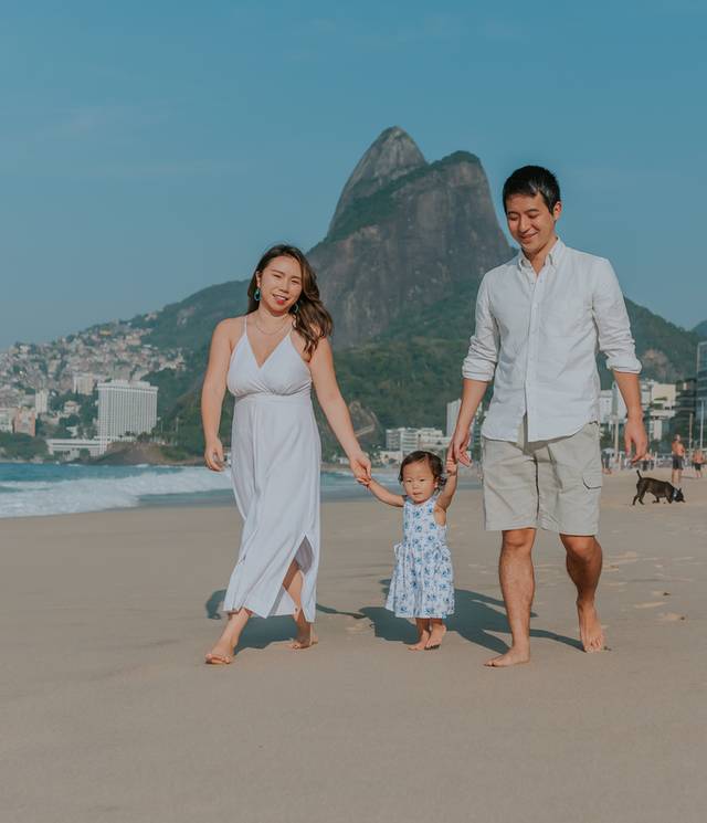 Família & Gestante de Ensaio família: Maya - Praia do Leblon, RJ