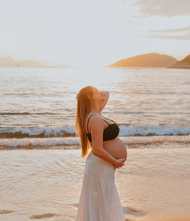 Família & Gestante de Ensaio de gestante na Praia Vermelha, RJ - A espera do Vicente