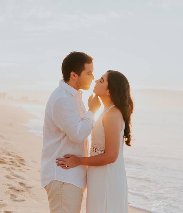 Casal de Ensaio de casal: Aimee e Nelson na Praia do Leblon, RJ