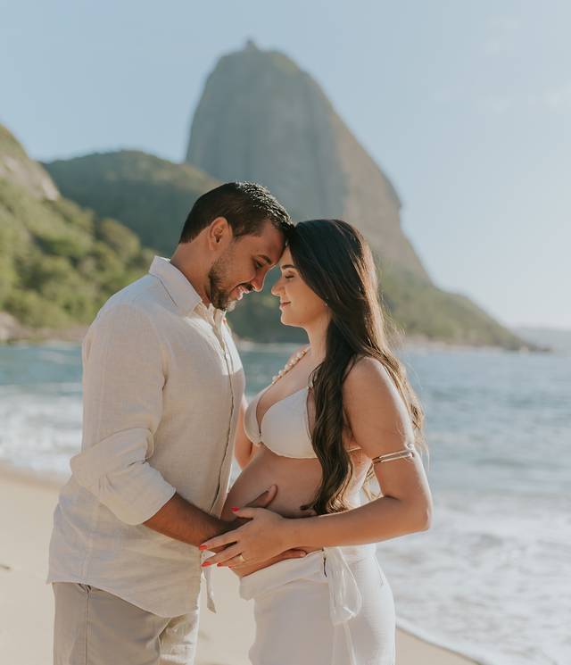 Família & Gestante de Ensaio gestante na Praia Vermelha, RJ- A espera do Benício