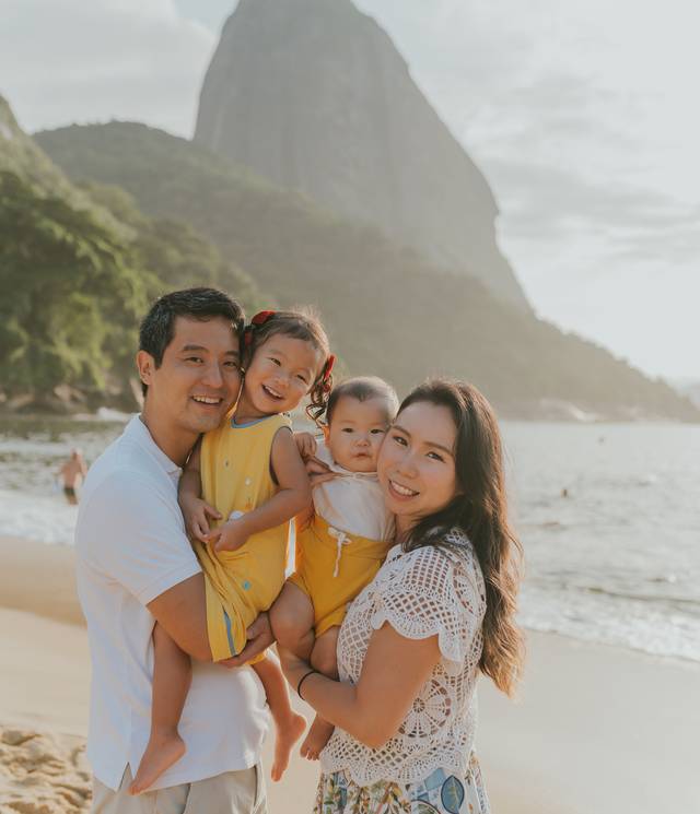 Família & Gestante de Ensaio de família - Maya e Ricardo na Praia Vermelha, RJ 