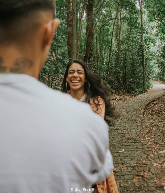 Casal de Ensaio de Casal no Parque Lage: Natallia + Vitor