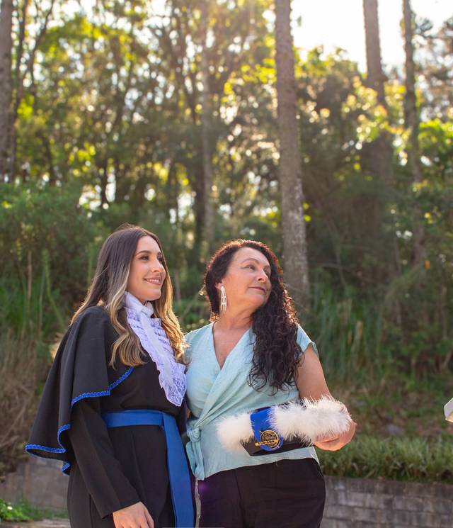 Formatura de Leti e família 