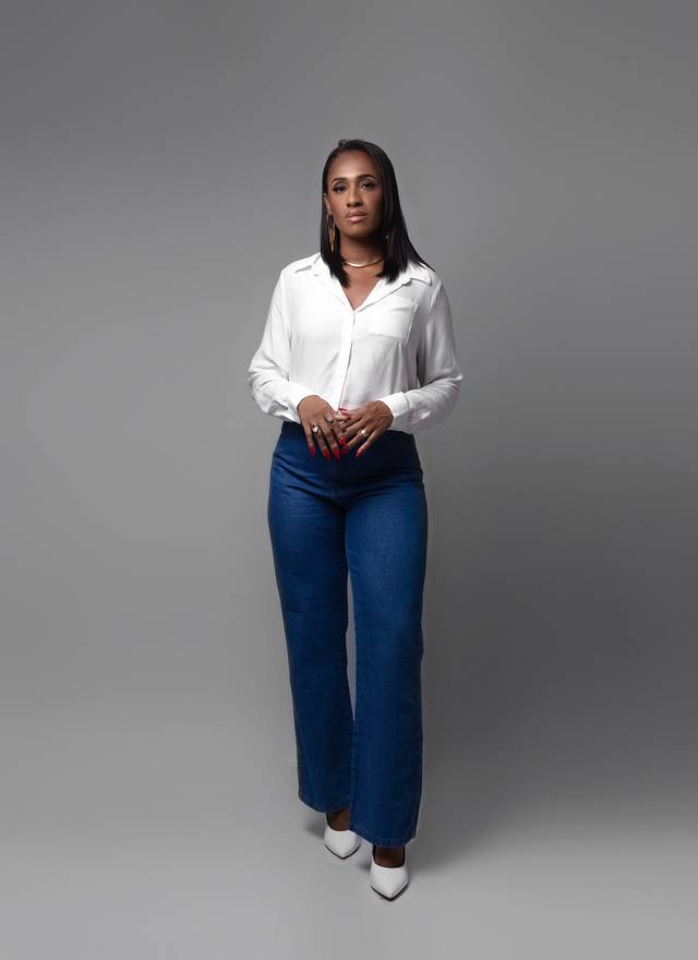 CORPORATIVO de INDIANA CLEMENTE ENSAIO ESTÚDIO