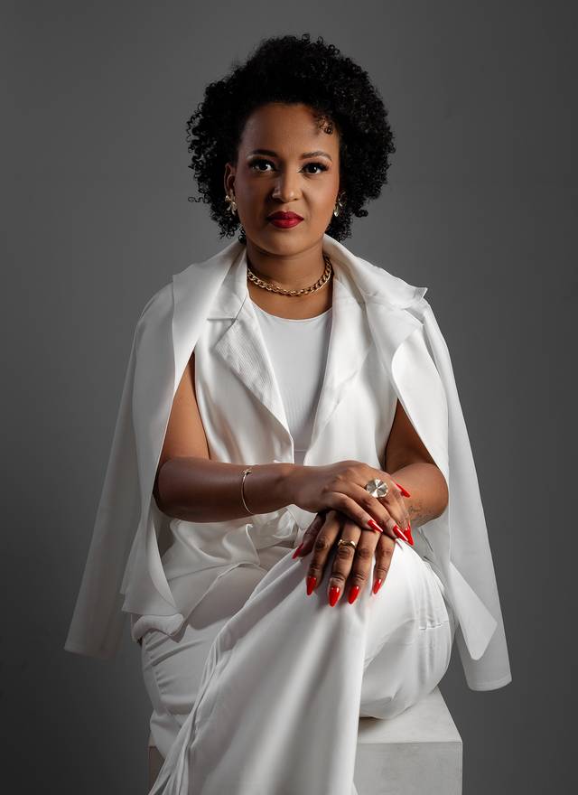 CORPORATIVO de ENSAIO CORPORATIVO THAINA