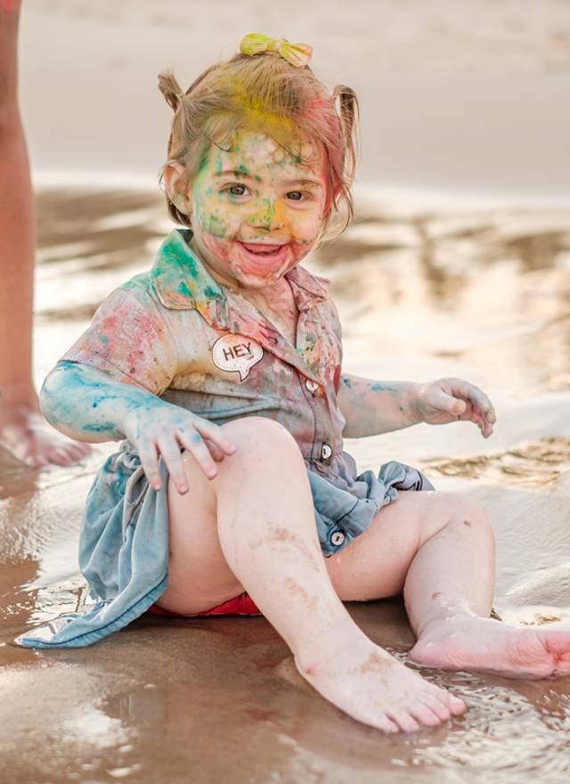 Ensaio Infantil de Ensaio Maya 2 anos - Holi powder