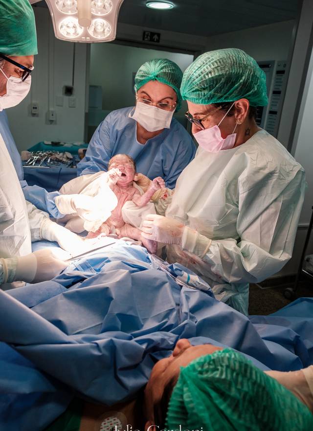 Fotografia de Nascimento de Nascimento do Theo | Parto Cesárea