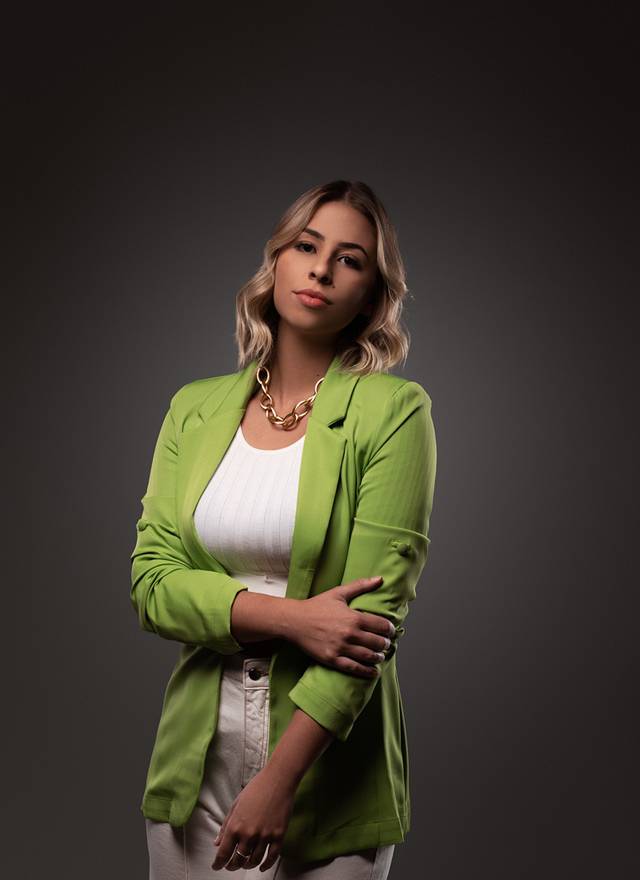 Retrato Business de Maju