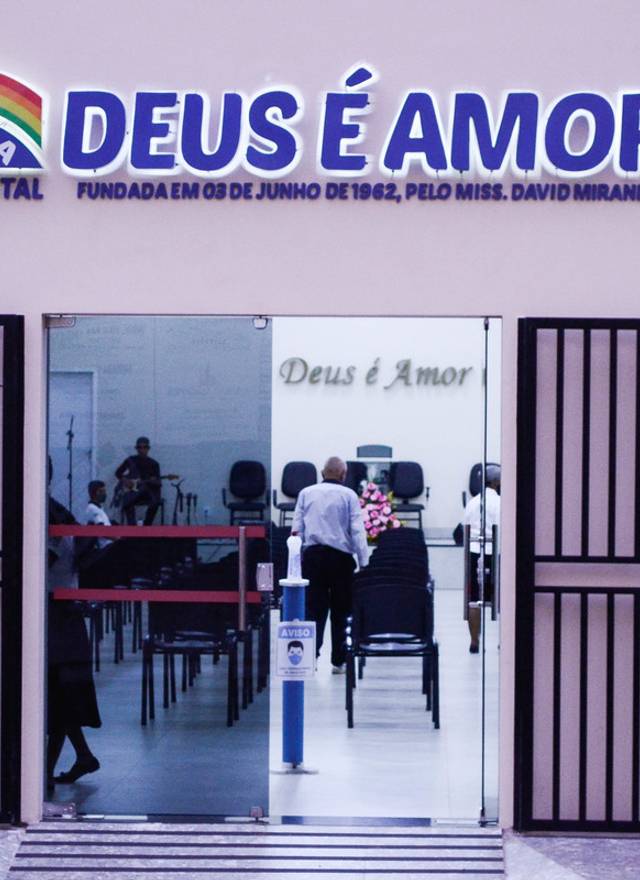 CORPORATIVO de IGREJA DEUS É AMOR