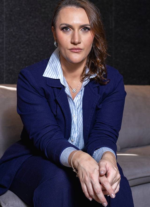 Corporativo de Carin Dalvesco 