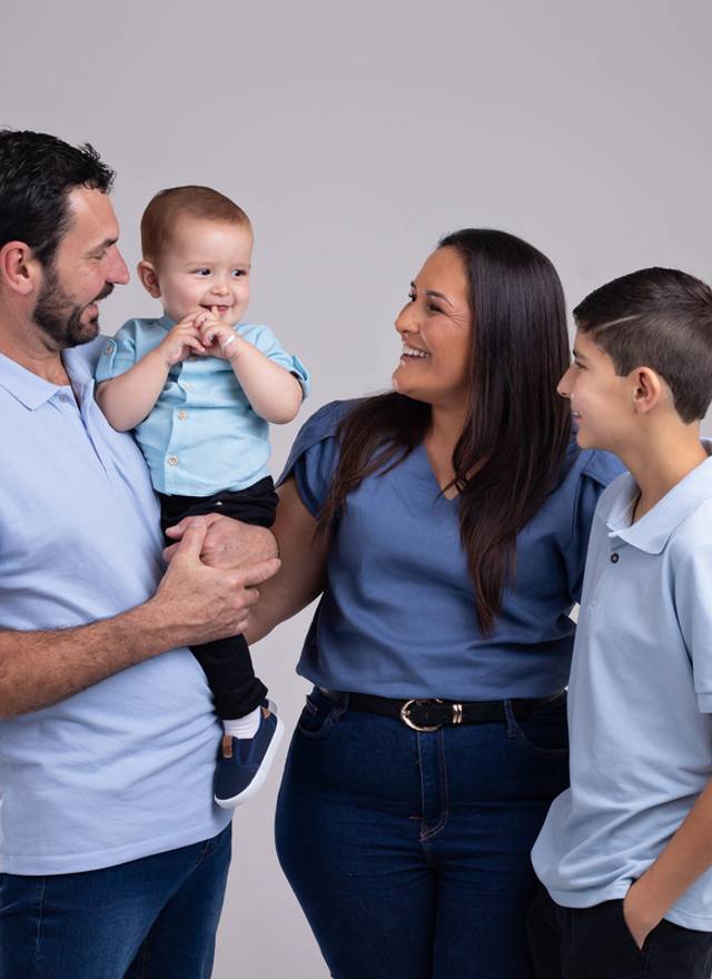 ENSAIOS de Mateus e Família - Ensaio Estúdio 