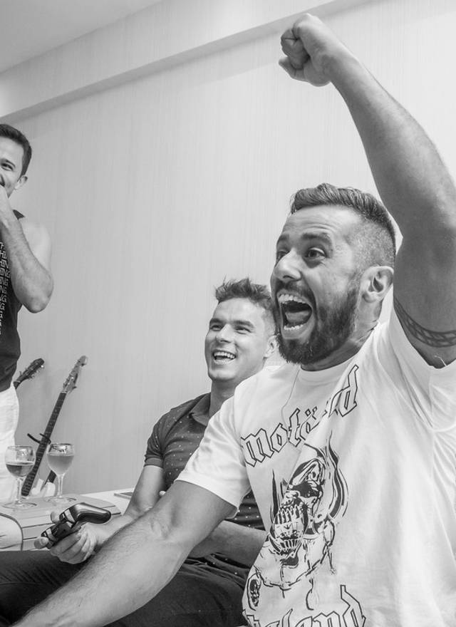 Making of - Noivo de Game + Cerveja + Violão + amigos = Making of do Noivo