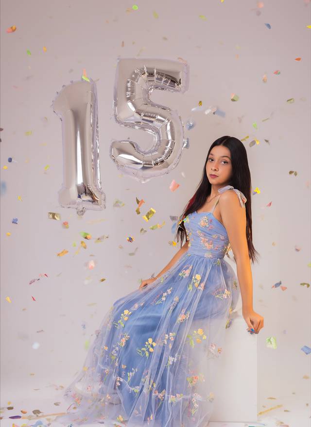 Ensaio 15 anos de Ensaio Debutante Estúdio: Ana Lívia