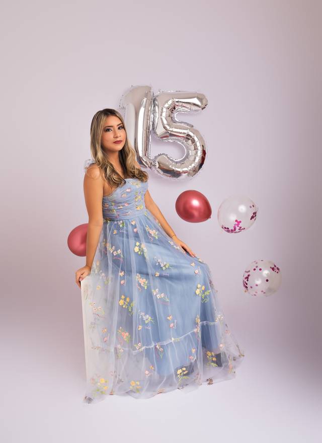 Ensaio 15 anos de Ensaio Debutante Estúdio: Ana Laura