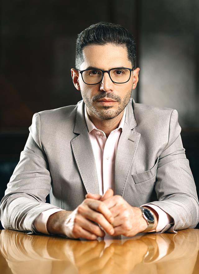 RETRATOS CORPORATIVOS de Orlando Pesoti - Apresentador