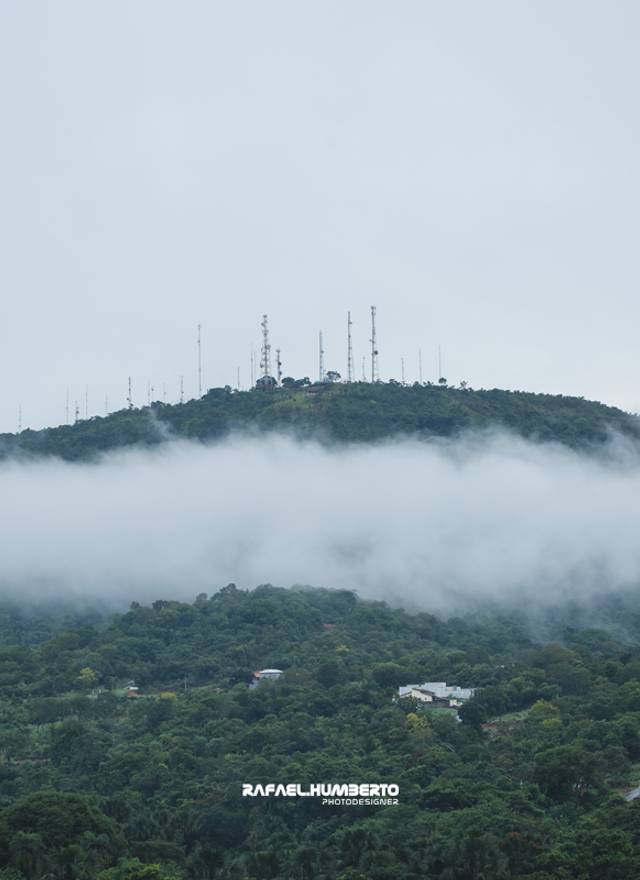 Serra do Estrondo Paraíso do Tocantins de Serra do Estrondo em Paraíso do Tocantins: Neblina ao Amanhecer