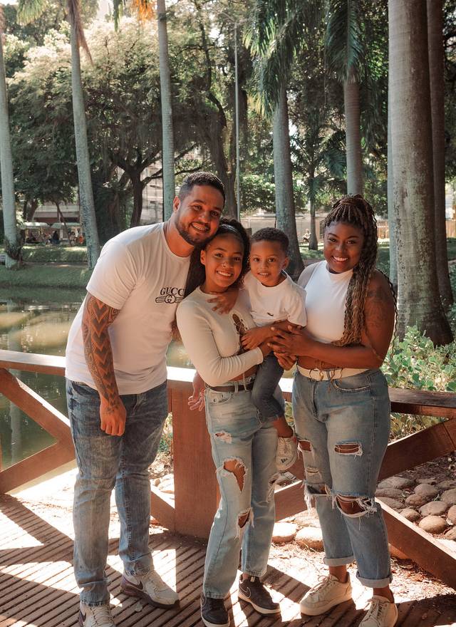 Família de Flávia, Sarah, Saulo e Leo
