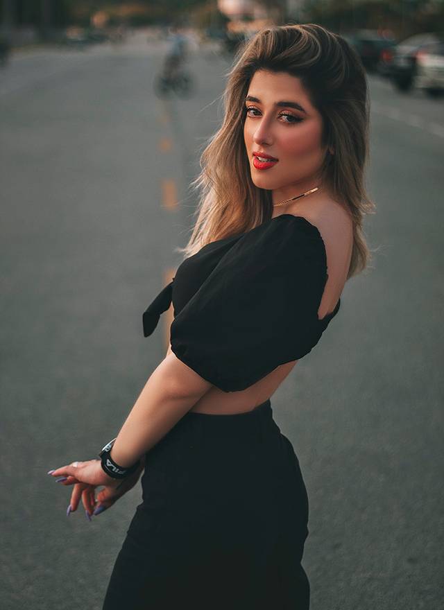 Feminino de Yasmin Vaz