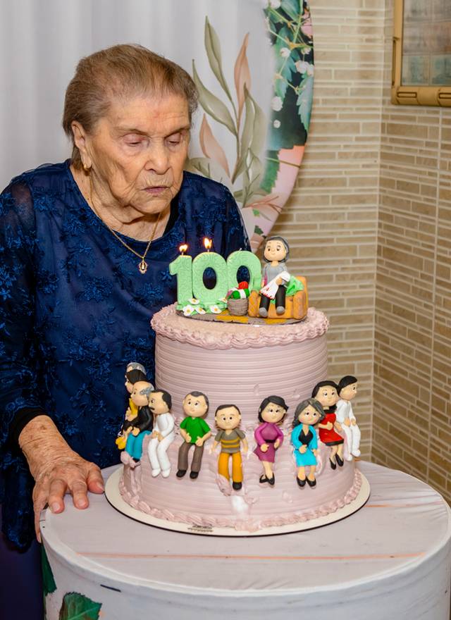 Aniversário de 100 anos Áurea 