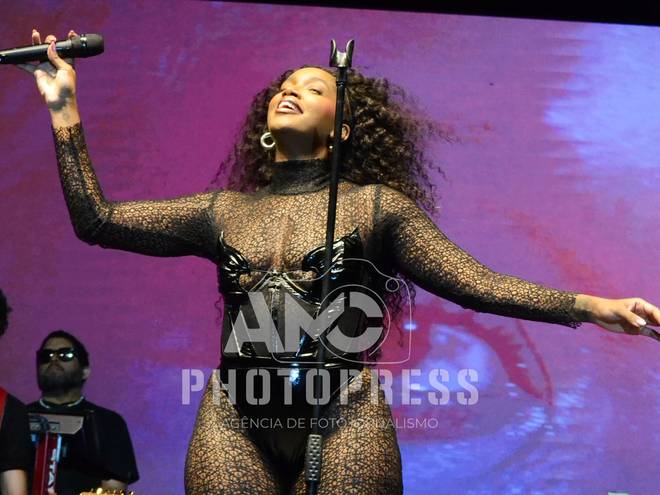 Coberturas Especiais de Show da Cantora Iza na Praça Mauá, Rio de Janeiro