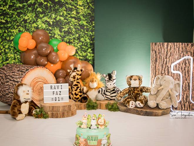 Ensaios Infantis de Ensaio Smash the Cake Safari – 1 ano do Ravi