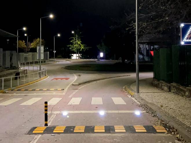 Sinalização de Passadeiras inteligentes \\ H7 com Marcadores Sincronizados