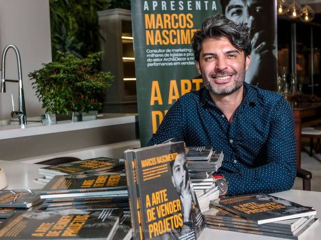 Evento de Lançamento de sucesso: Marcos Nascimento apresenta A arte de Vender Projetos em Santos.
