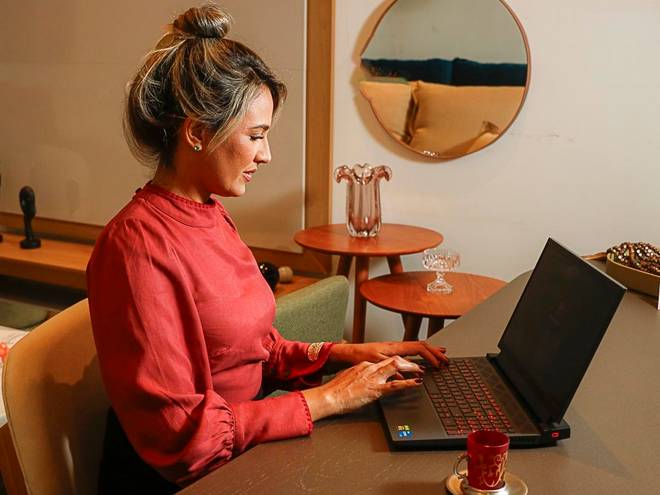 Retrato Corporativo de Thayrine Rog