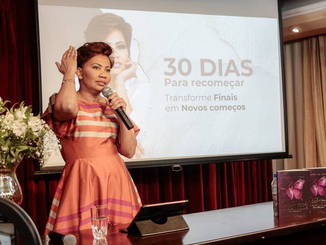 Evento de Entre livros e lentes: o registro do emocionante lançamento de Isabel de Jesus