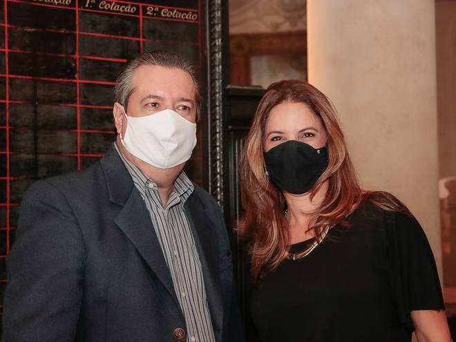 Corporativo de Bolsa Oficial do Café com fachada restaurada e auditório novo