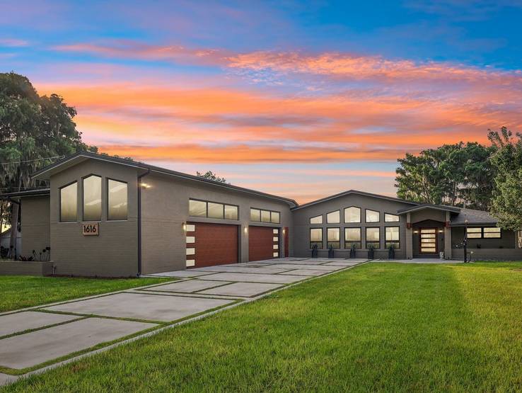 Real Estate Photography of WATERFRONT REAL ESTATE PHOTOGRAPHY · LEESBURG, FLORIDA