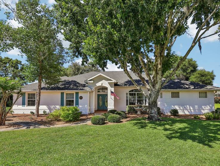 Real Estate Photography of Lake Diamond Pool Residence