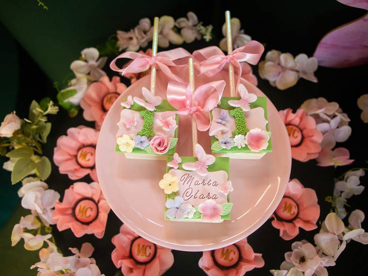 Aniversários de Festa de 1 Ano da Maria Clara: Uma Celebração Delicada com Borboletas, Flores e Muito Significado