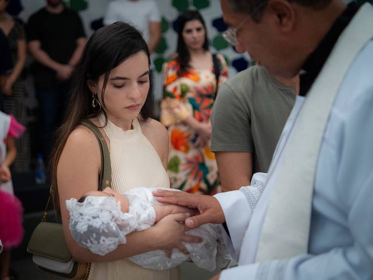 Aniversários de Batizado da Luísa — Fotografia de Batismo na Catedral Metropolitana de Brasília