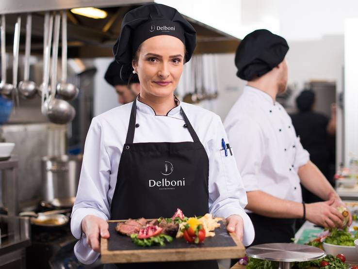 Marcas e Branding de IDENTIDADE VISUAL PARA DELBONI