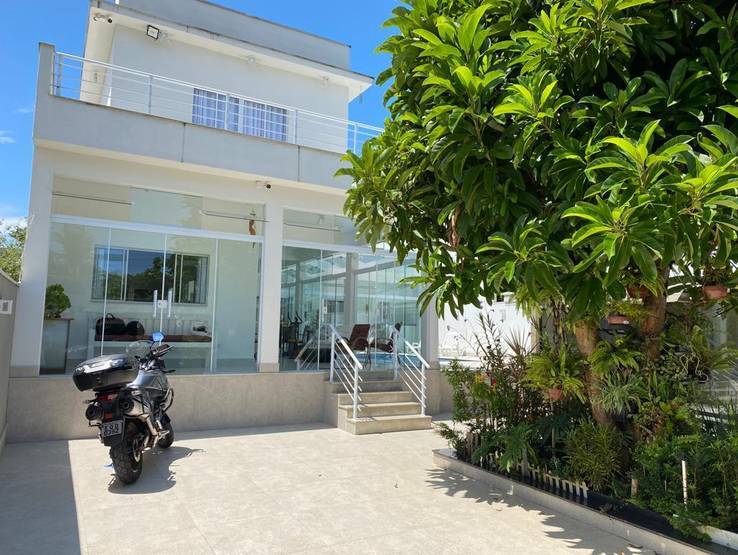 CASA TÉRREA de VENDO LINDA CASA NO LITORAL.