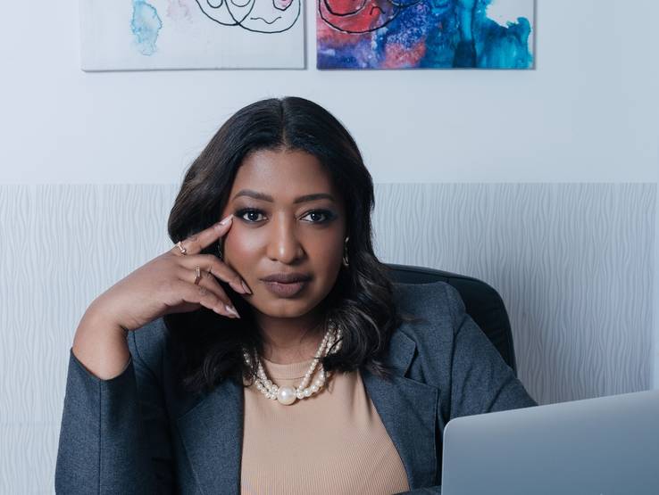 Retrato Corporativo de Ludmila Che