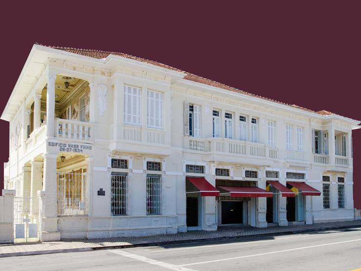 Fachada Catalana 1ª Temporada de Casarão Drogasil