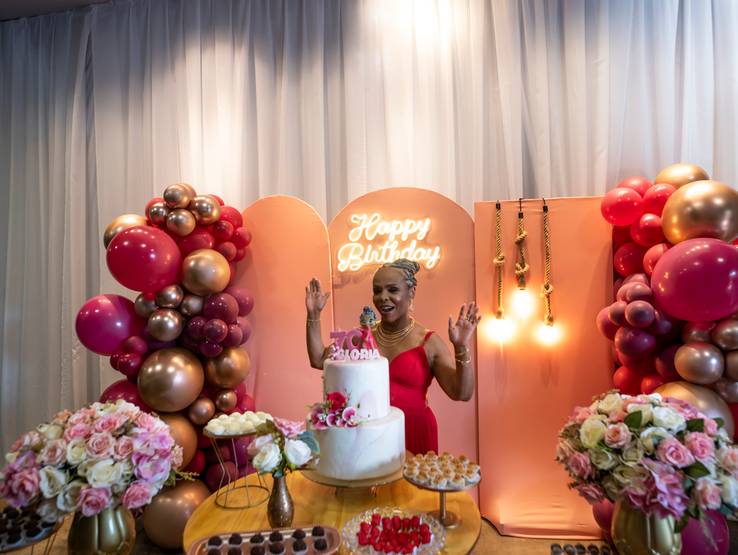Aniversário adulto de Glória 70 anos