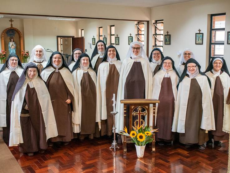 Missa de Irmã Maria Isabel recebe o hábito no Carmelo