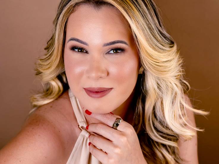 Ensaio Aniversário Minimalista de Larissa Confessor