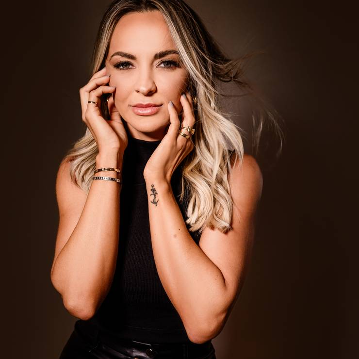 Profissional - Workstyle de Tamara Bacci - Especialista em em harmonização facial 