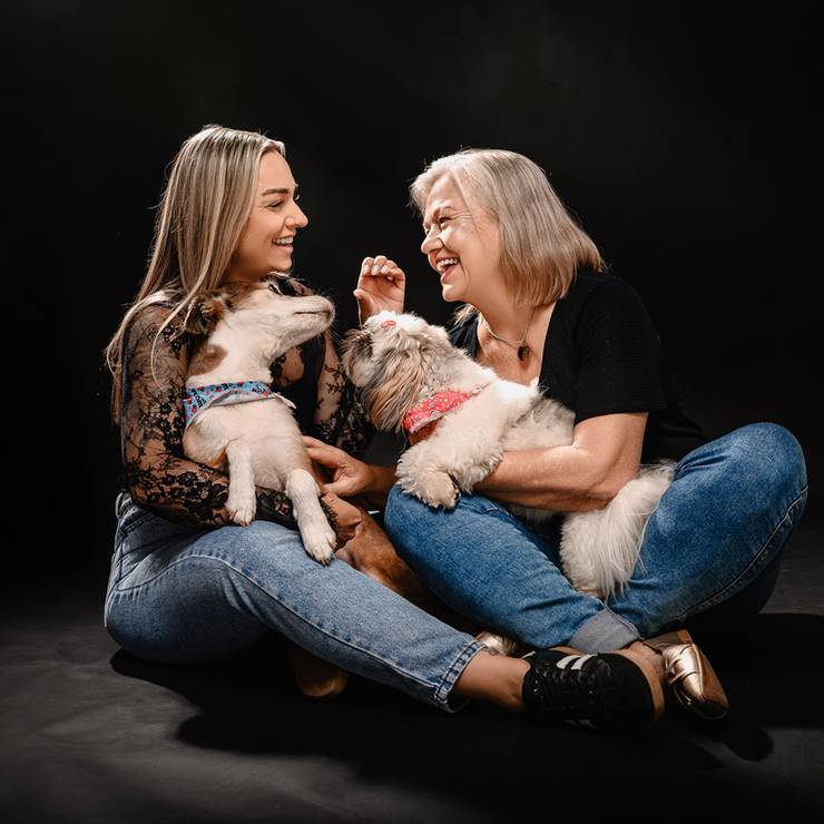 Dia Das Mães de ensaio dia das mães Fran e Nica com os pets