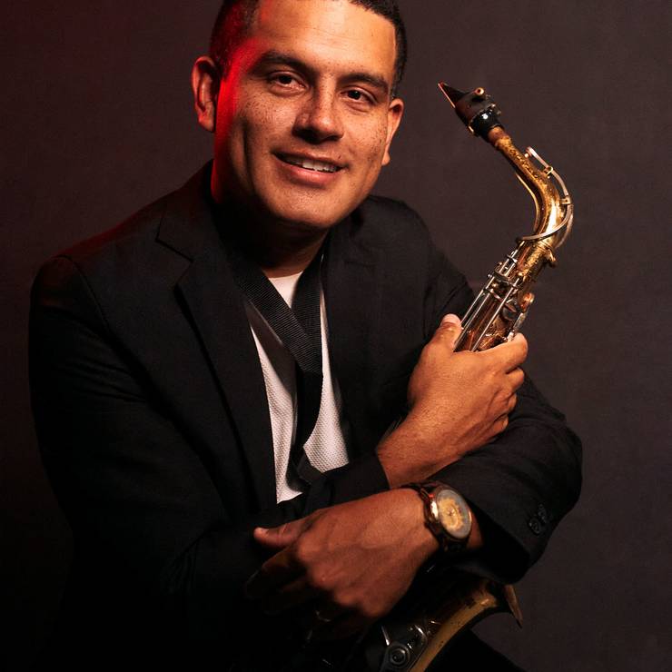 Posicionamento de Marca Pessoal de Ensaio em Estúdio para Músico: Ninil Sax, Clarinete e Flauta